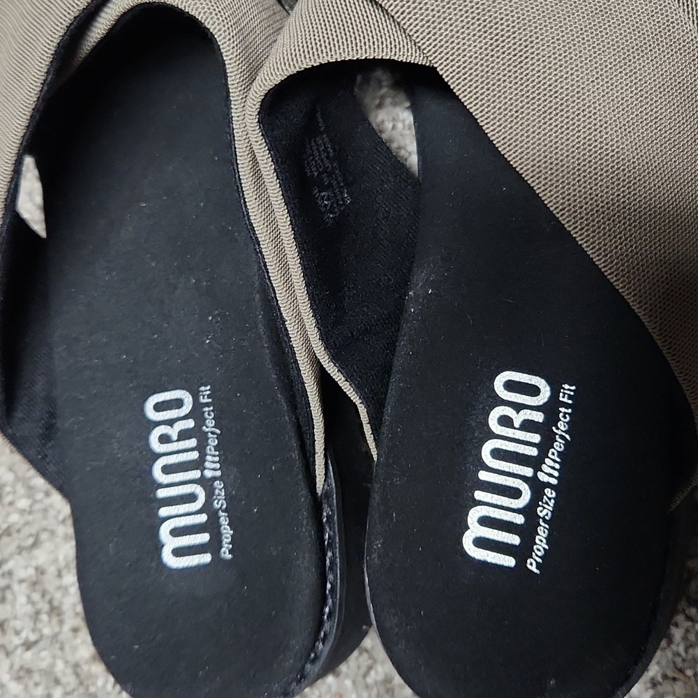 Munro Dekkie Sandals Size 7 - Picture 3 of 6